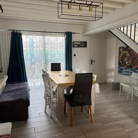Les Micocouliers - Spacieuse Maison,4chambres ,avec Jardin- Parking -wifi